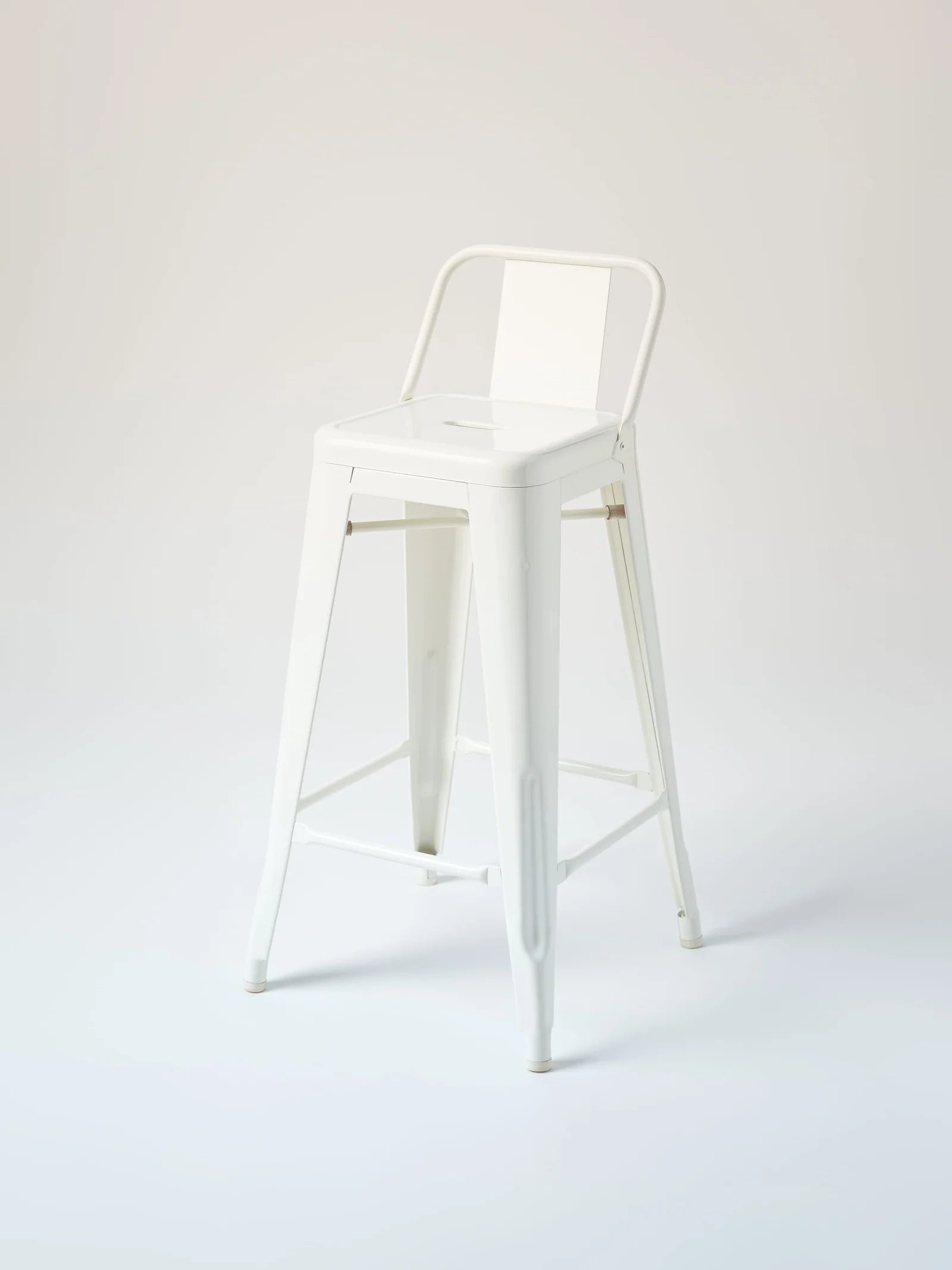 Tabouret petit dossier H65cm